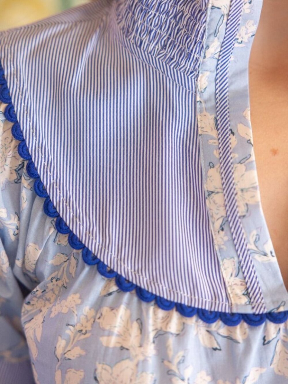 voy floral print smocked top - blue - Picture 6 of 9
